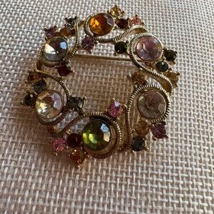 Gorgeous signed Monet multi colored jewel on open wreath goldtone